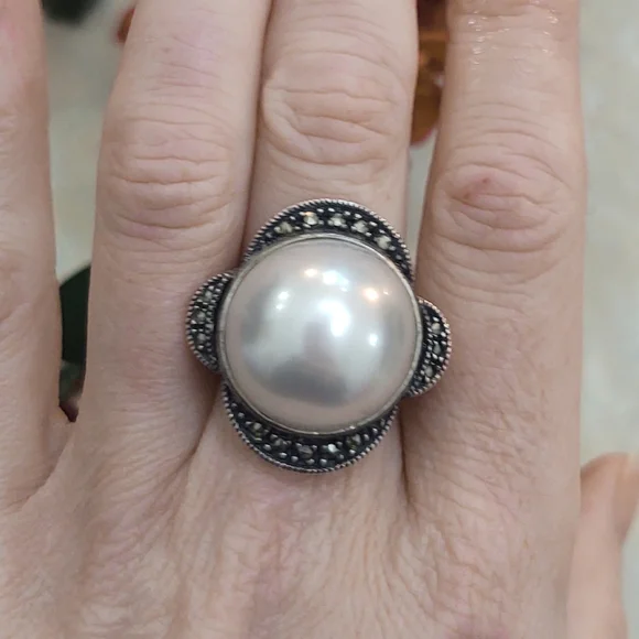 Vintage Judith Jack Oversized Pearl & Marcasite Sterling Silver Ring- Size 7 - Picture 2 of 10